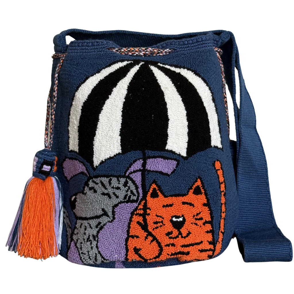 Handmade Wayuu Animal Story Bag – Cat & Dog Under Umbrella, Navy Blue Mochila Crossbody
