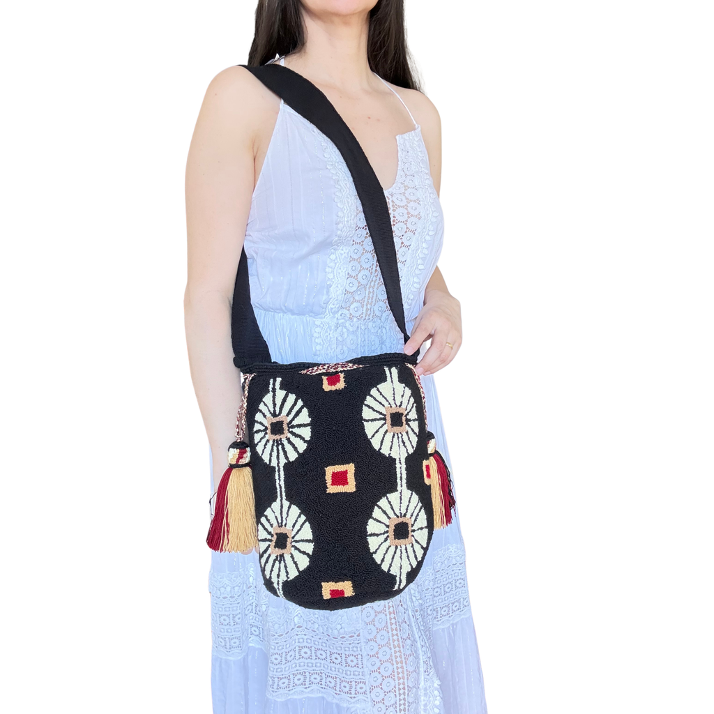 Handmade Wayuu Bag – Black Traditional Pattern Mochila Crossbody, Hand-Inspired Geometric Artisan Bag