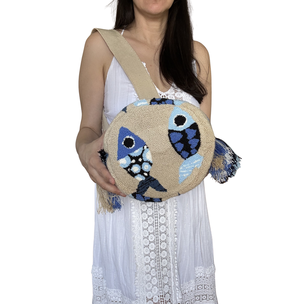 Handmade Wayuu Fish Bag – Beige & Blue Mochila Crossbody, Ocean-Inspired Artisan Bag